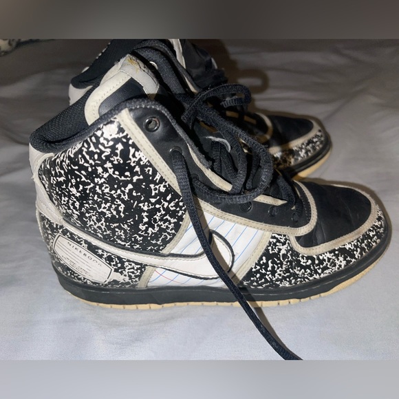 Nikebook Nike Shoes Rare size 6Y - Picture 1 of 8